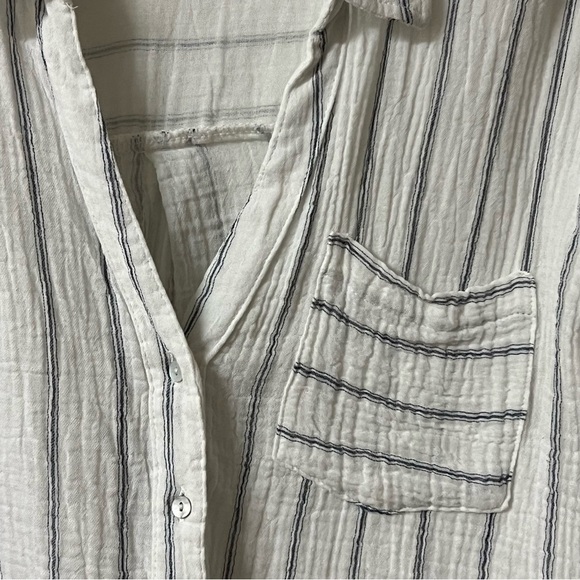 Love Notes Cropped Long Sleeve Blous Medium White Blue Striped Button Up Cotton - Picture 2 of 7